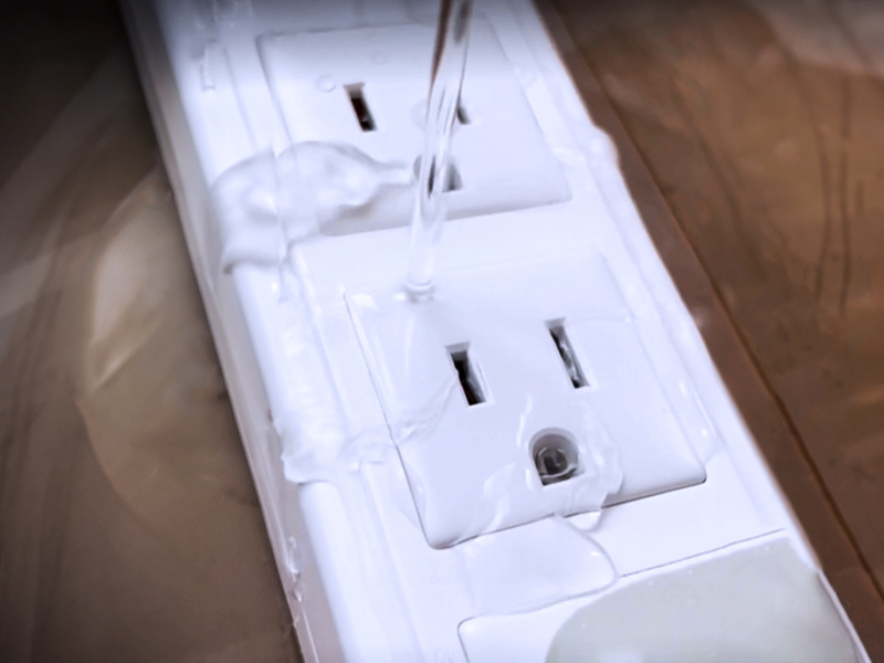 멀티탭에 액체를 쏟았다면