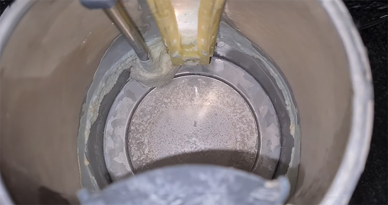 물때라고 부르는 하얀 가루