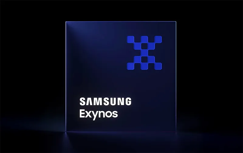 삼성 엑시노스 로고가 새겨진 반도체 칩 이미지로 파란빛이 강조된 미래지향적인 디자인